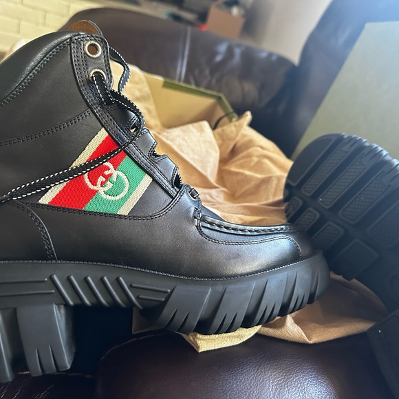 Black leather authentic Gucci ankle boot - Picture 8 of 11